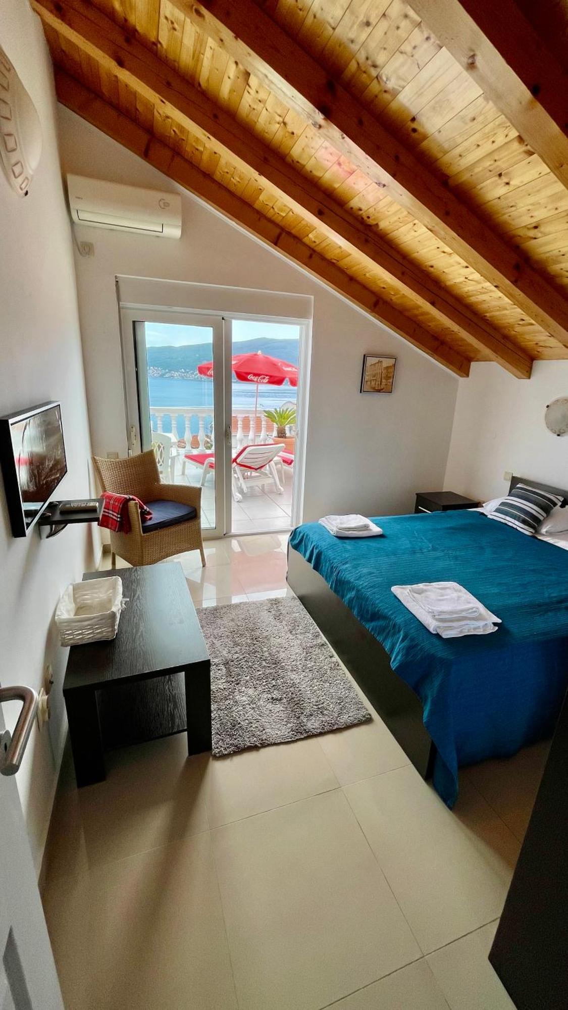 Family House With Pool & Sea View Aparthotel Bijela Exteriör bild