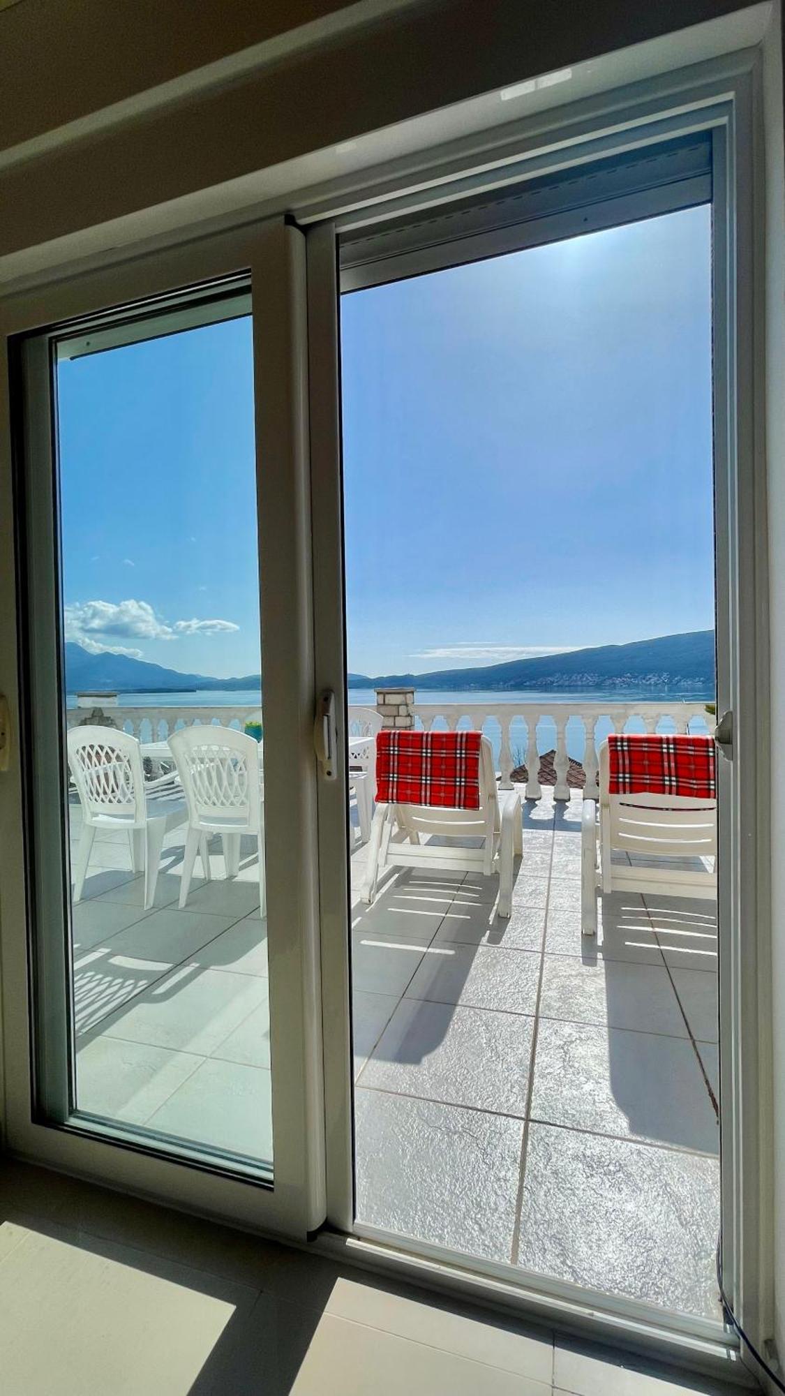 Family House With Pool & Sea View Aparthotel Bijela Exteriör bild