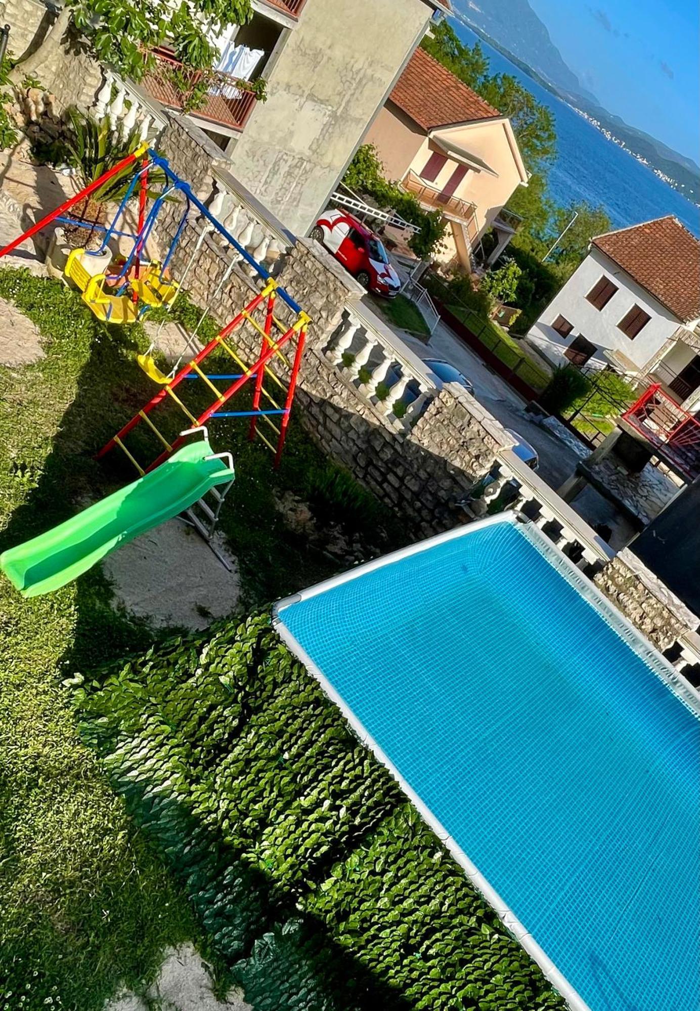 Family House With Pool & Sea View Aparthotel Bijela Exteriör bild