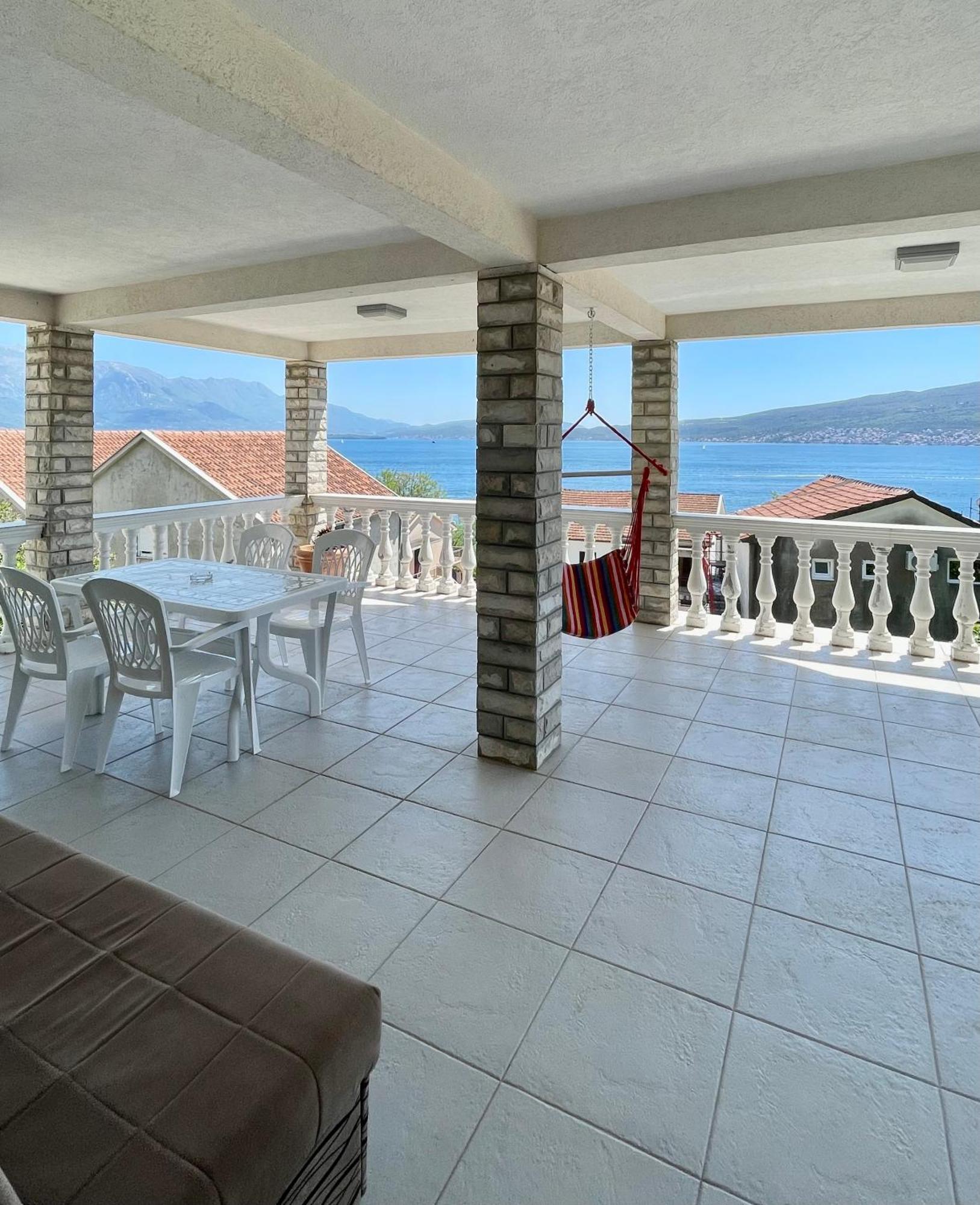 Family House With Pool & Sea View Aparthotel Bijela Exteriör bild