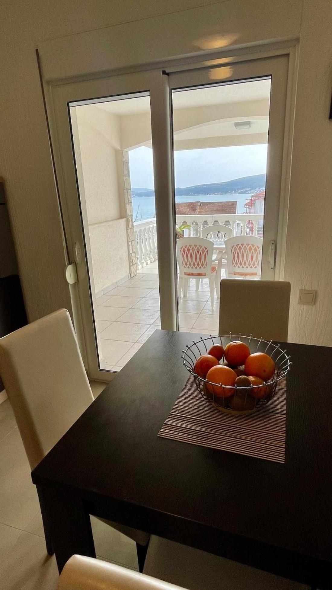 Family House With Pool & Sea View Aparthotel Bijela Exteriör bild