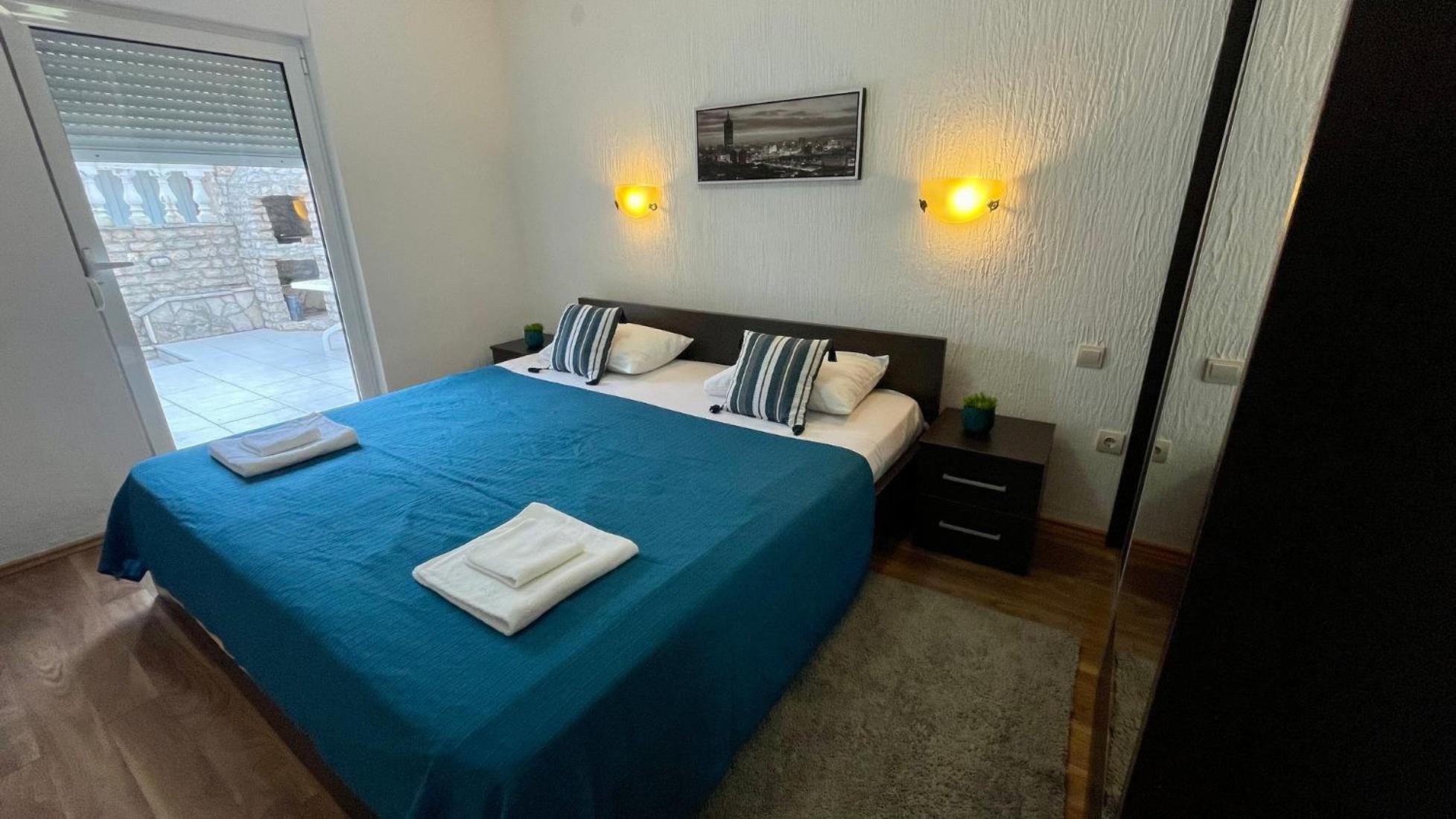 Family House With Pool & Sea View Aparthotel Bijela Exteriör bild