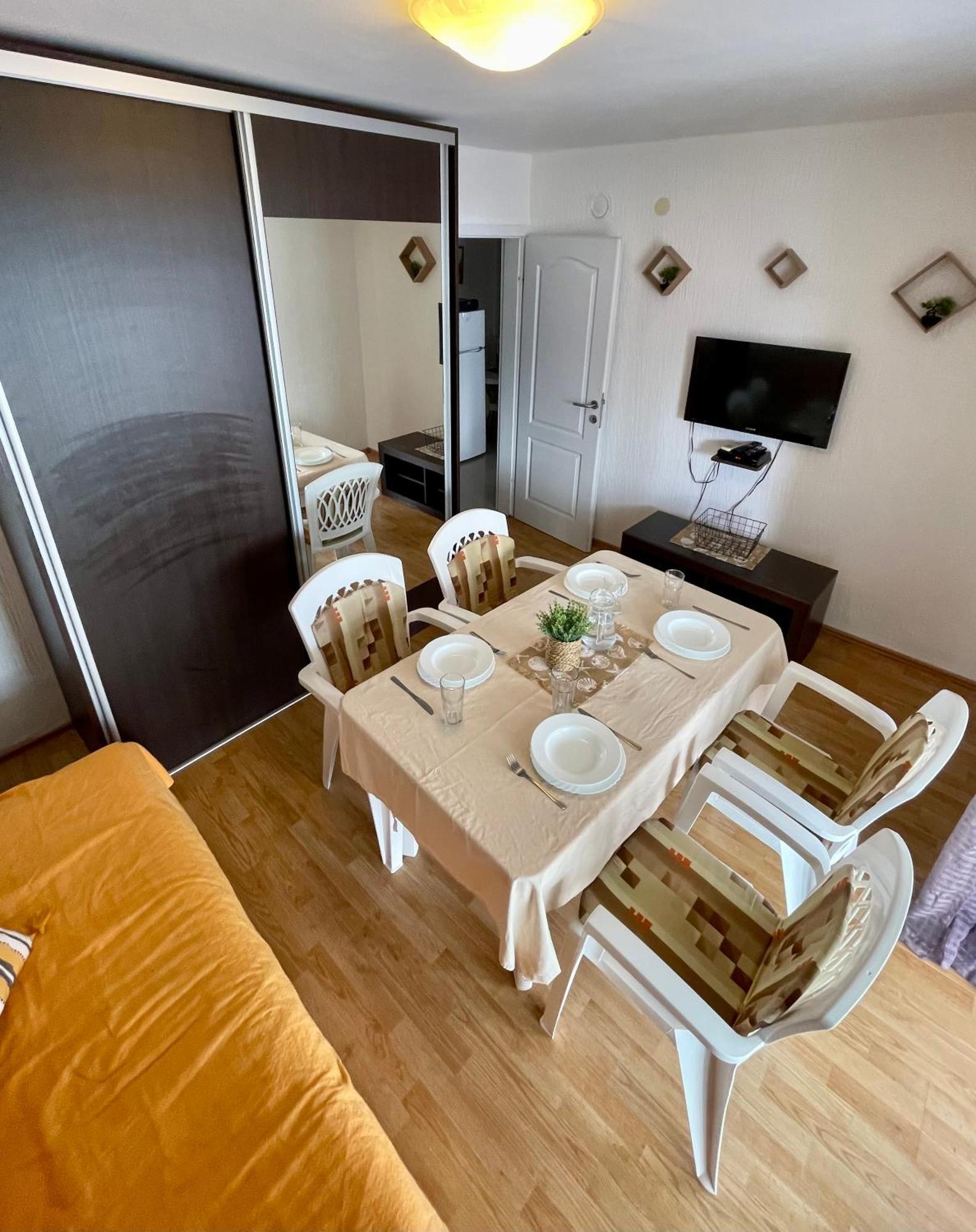 Family House With Pool & Sea View Aparthotel Bijela Exteriör bild